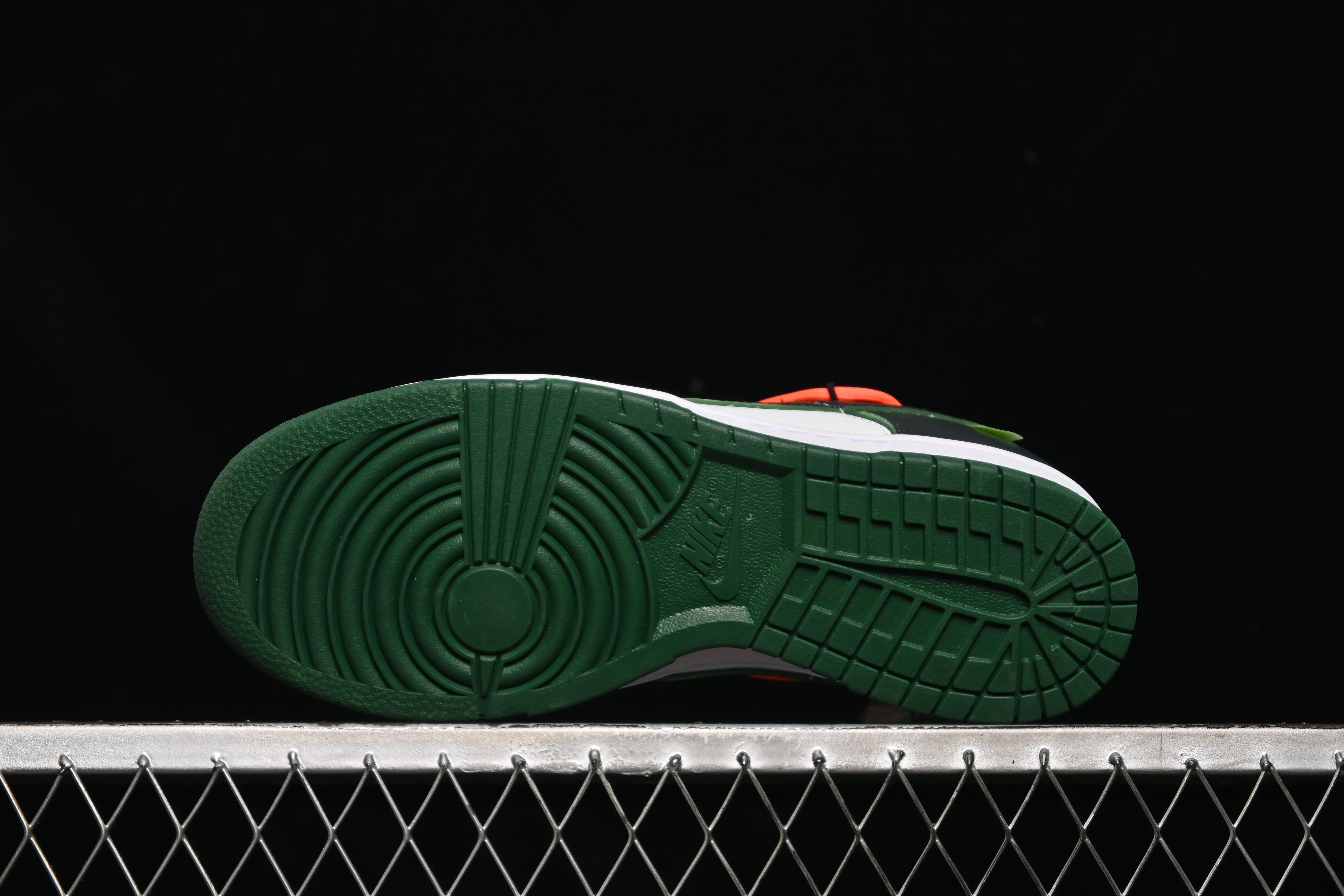 All Categories Nk SB Dunk Series Nk SB Dunk Low Low-top sneakers Nike SB Dunk Low Laser Green Straps Low-top casual sneakers DD1391-101